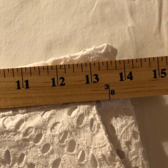 Vera Wang "Simply Vera Vera Wang" White Cotton Eyelet Shorts; Small; Pre-Owned - Picture 7 of 13